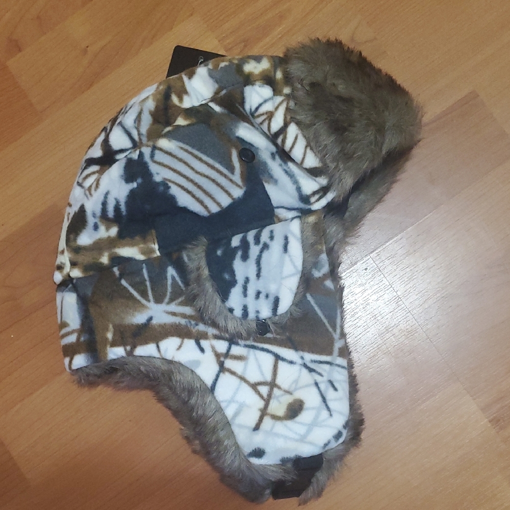 NWT Sakkas Black and White Faux Fur Hat